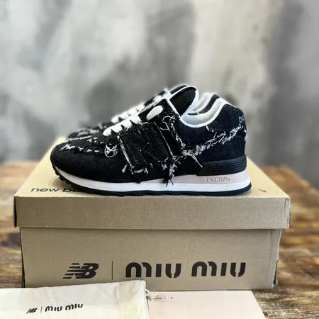 ミュウミュウ カジュアルシューズ