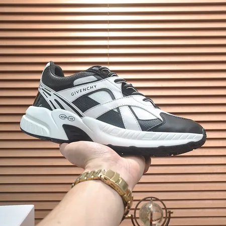 ジバンシィ カジュアルシューズ