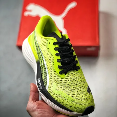 プーマ スニーカー