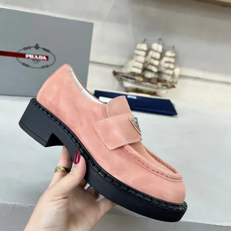 プラダ カジュアルシューズ