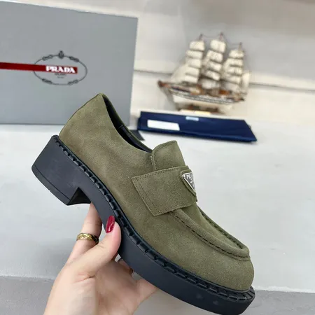 プラダ カジュアルシューズ