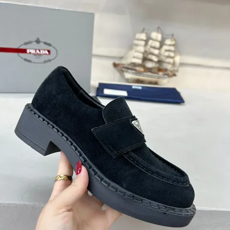 プラダ カジュアルシューズ