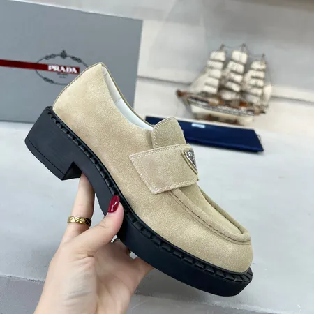 プラダ カジュアルシューズ