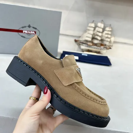 プラダ カジュアルシューズ