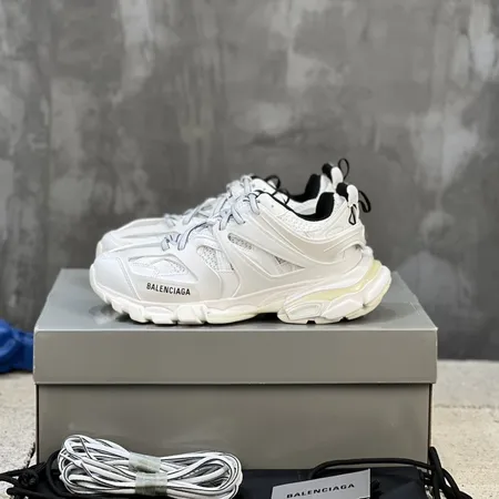 バレンシアガ スニーカー