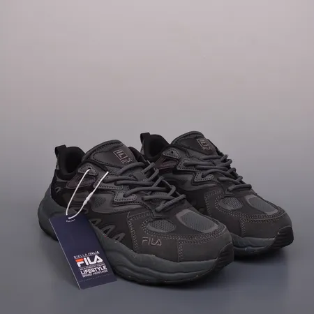 フィラ スニーカー