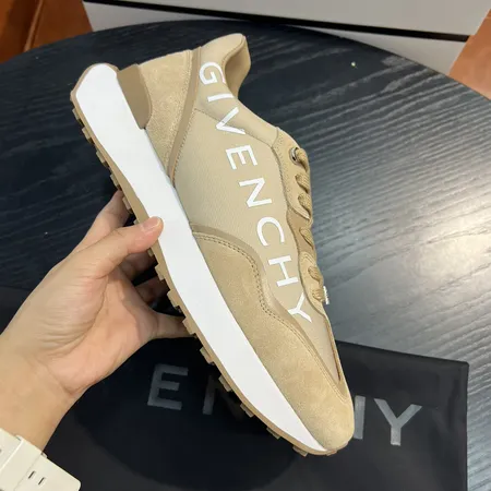 ジバンシィ スニーカー