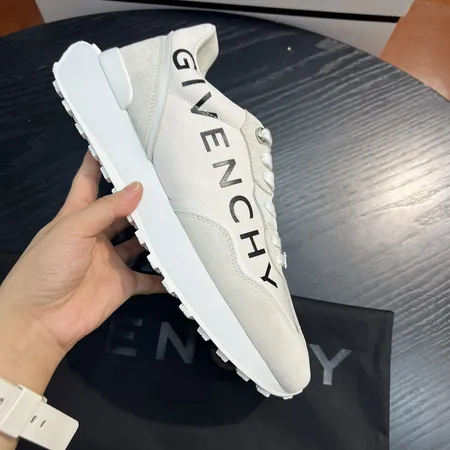 ジバンシィ スニーカー