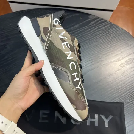 ジバンシィ スニーカー