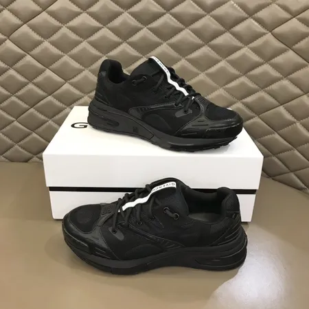 ジバンシィ スニーカー