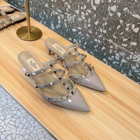 ヴァレンティノ スリッパ