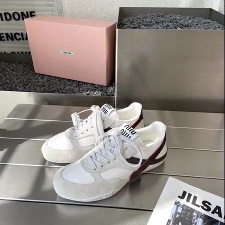 ミュウミュウ カジュアルシューズ