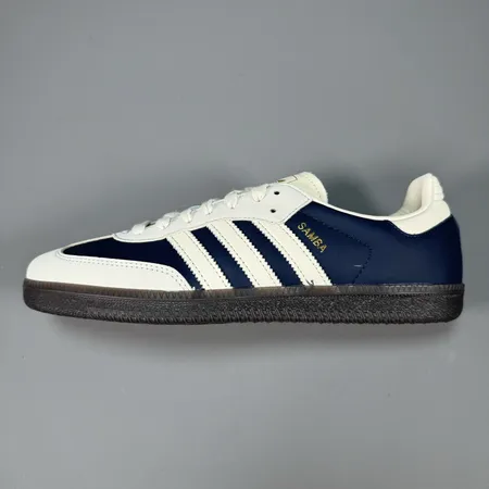 アディダス カジュアルシューズ