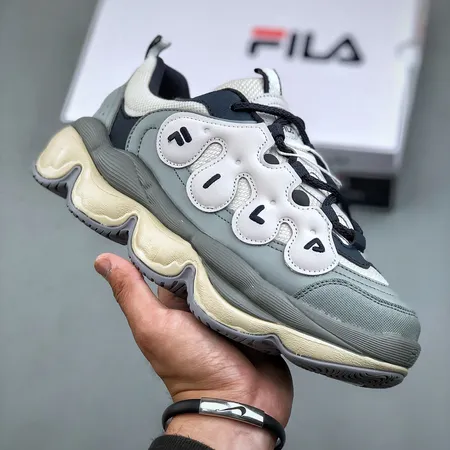 フィラ スニーカー