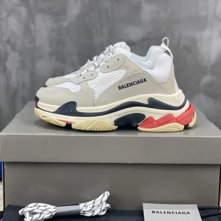 バレンシアガ スニーカー