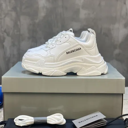 バレンシアガ スニーカー