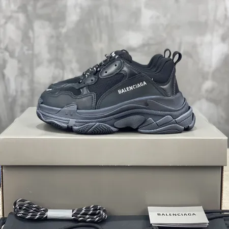 バレンシアガ スニーカー