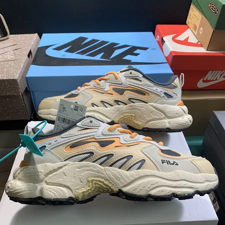 フィラ スニーカー