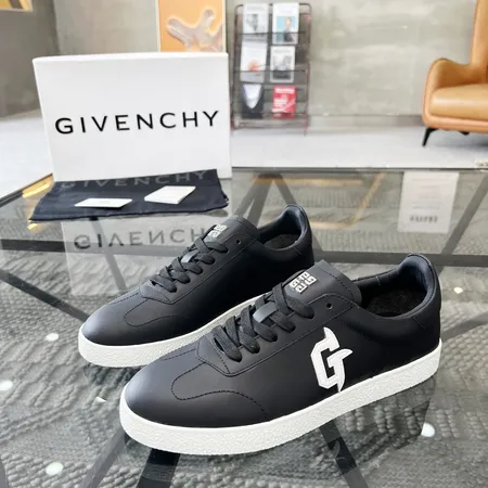 ジバンシィ カジュアルシューズ