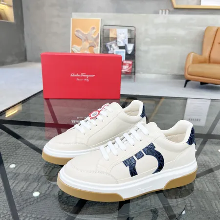 フェラガモ カジュアルシューズ