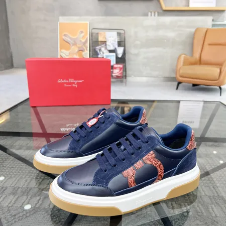 フェラガモ カジュアルシューズ