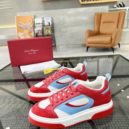 フェラガモ カジュアルシューズ