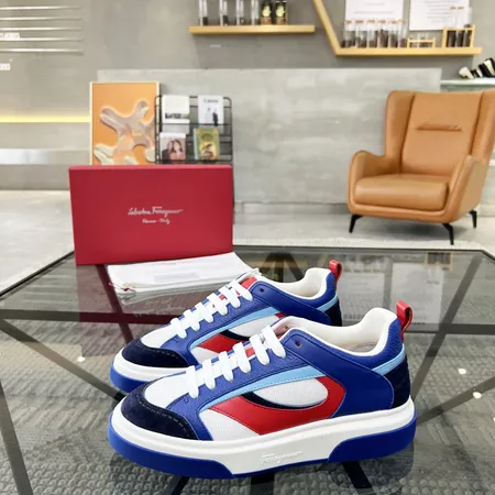 フェラガモ カジュアルシューズ