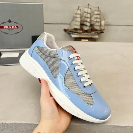 プラダ スニーカー