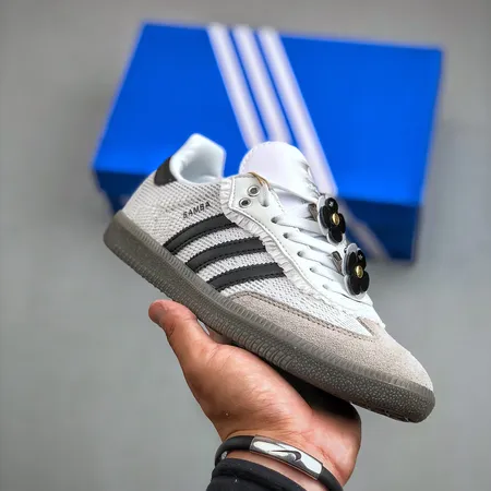 アディダス カジュアルシューズ