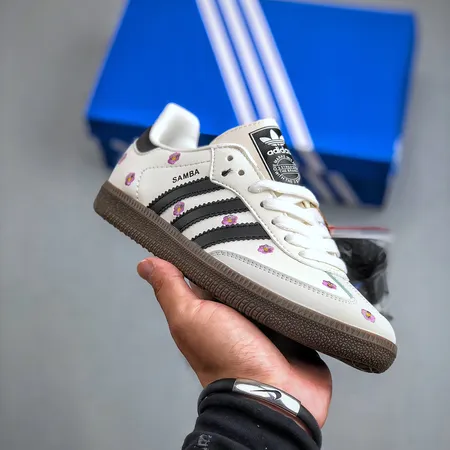 アディダス カジュアルシューズ