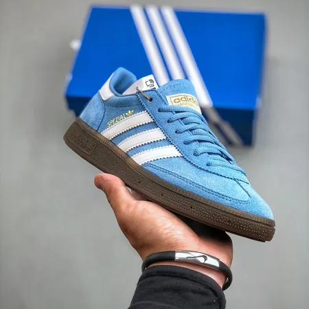 アディダス カジュアルシューズ