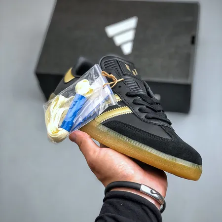 アディダス カジュアルシューズ