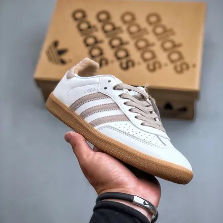 アディダス カジュアルシューズ