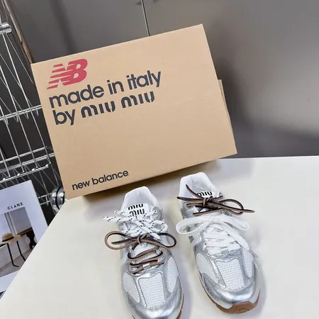 ミュウミュウ カジュアルシューズ