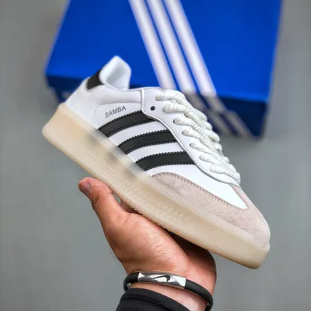 アディダス カジュアルシューズ