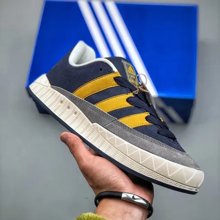 アディダス カジュアルシューズ