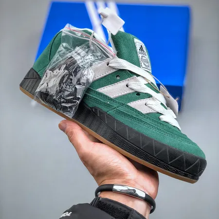 アディダス カジュアルシューズ