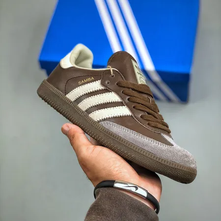 アディダス カジュアルシューズ