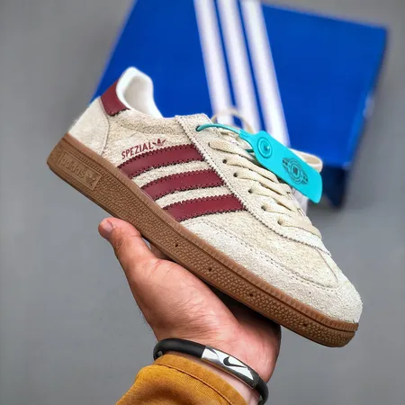 アディダス カジュアルシューズ