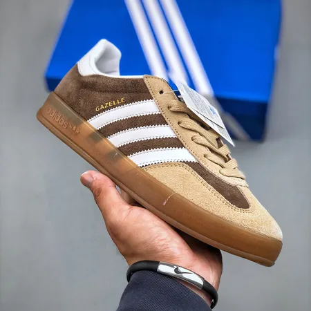 アディダス カジュアルシューズ