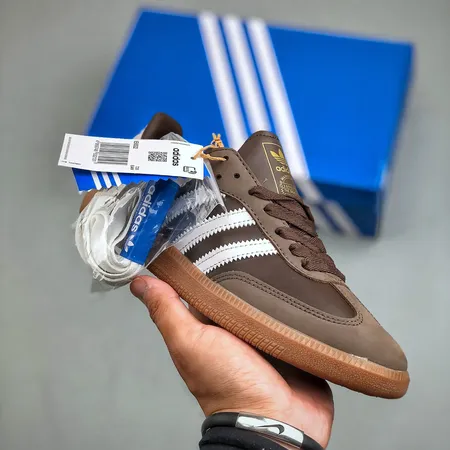 アディダス カジュアルシューズ