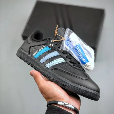 アディダス カジュアルシューズ