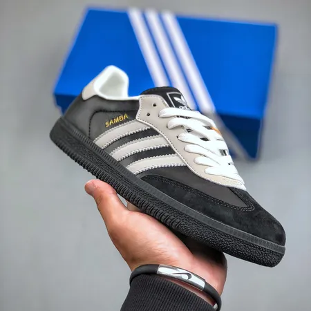 アディダス カジュアルシューズ