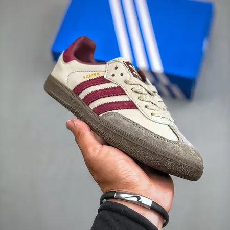 アディダス カジュアルシューズ