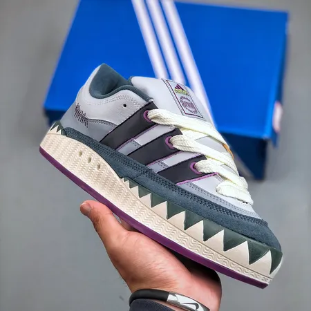 アディダス カジュアルシューズ