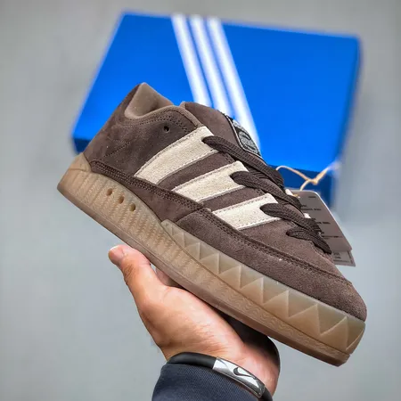 アディダス カジュアルシューズ