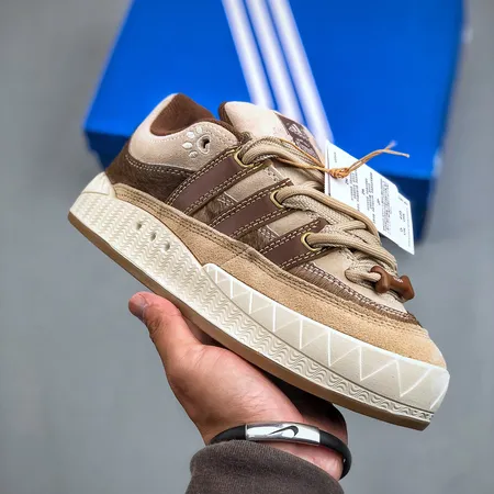 アディダス カジュアルシューズ