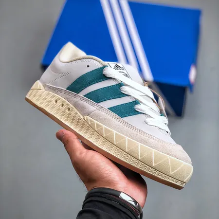 アディダス カジュアルシューズ