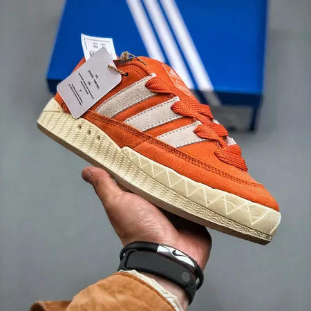 アディダス カジュアルシューズ