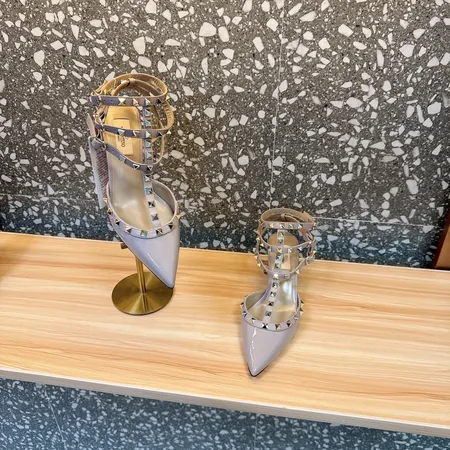 ヴァレンティノ サンダル